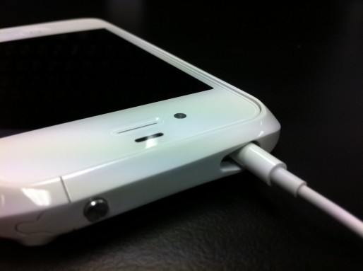 アルミケースの最高峰！匠の技が光るiPhone4、4S両対応の「CLEAVE ALUMINIUM BUMPER」