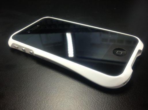 アルミケースの最高峰！匠の技が光るiPhone4、4S両対応の「CLEAVE ALUMINIUM BUMPER」